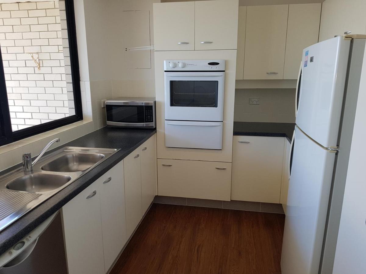 Burgess @ Kings Beach Apartments Калундра Екстериор снимка